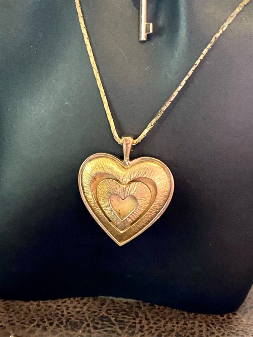4 Gold tone pendant (MOM, ❤️, key, ❤️locket) necklaces. Bracelets & Earrings - Picture 11 of 13